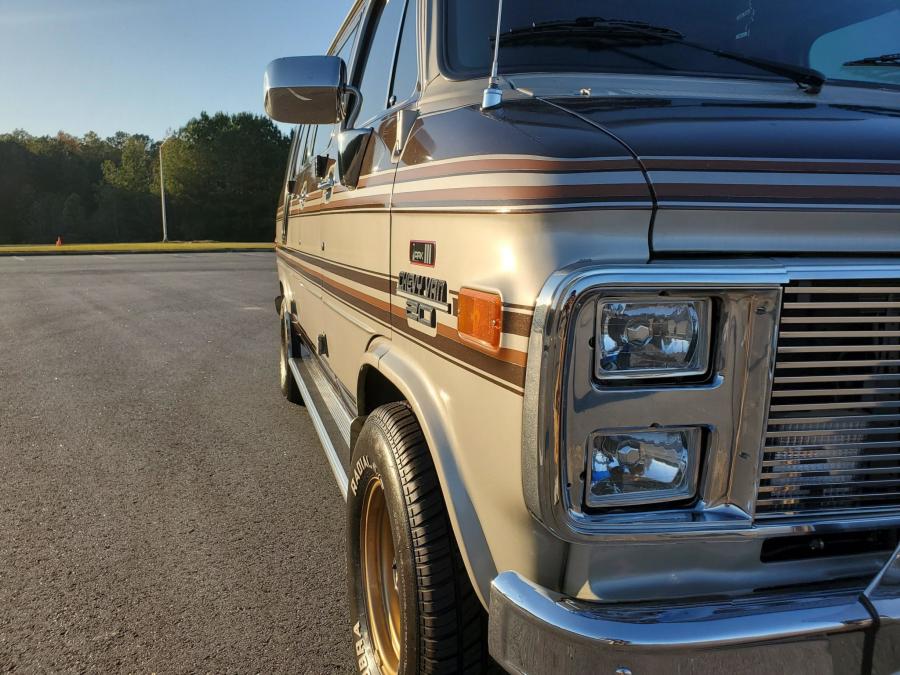 Детали экстерьера Chevrolet G20 Conversion Van  (CG21305) 1988 года  (фото 93 из 257)
